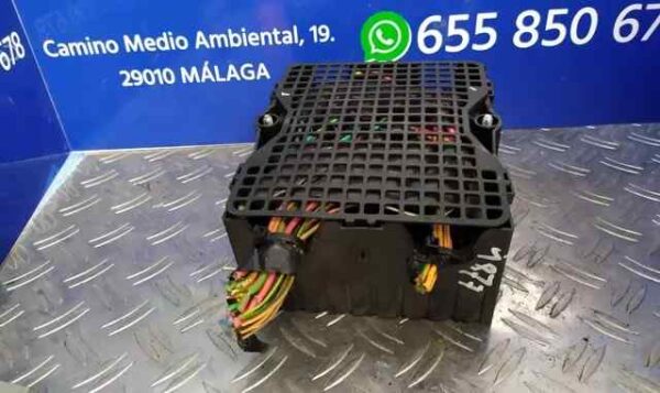 CAJA RELES / FUSIBLES 91428