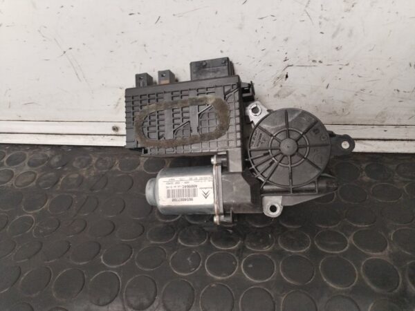 MOTOR ELEVALUNAS DELANTERO DERECHO 111562