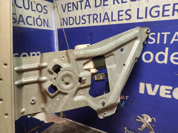 MOTOR ELEVALUNAS DELANTERO IZQUIERDO 104048