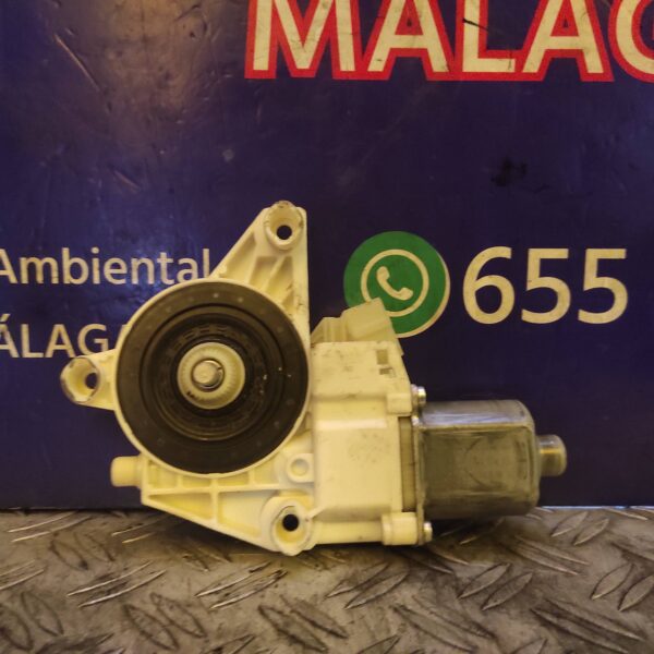 MOTOR ELEVALUNAS DELANTERO DERECHO 96892