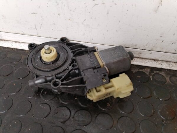 MOTOR ELEVALUNAS DELANTERO IZQUIERDO 110882