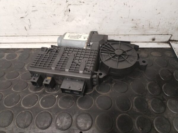 MOTOR ELEVALUNAS DELANTERO IZQUIERDO 111563