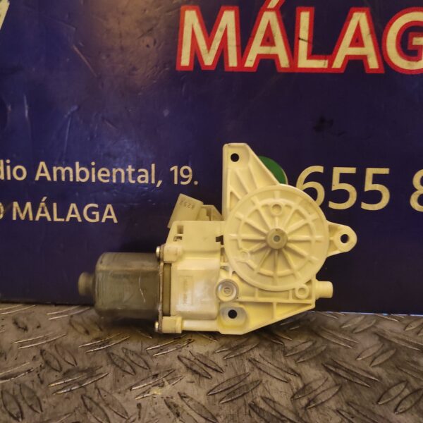 MOTOR ELEVALUNAS DELANTERO DERECHO 96892