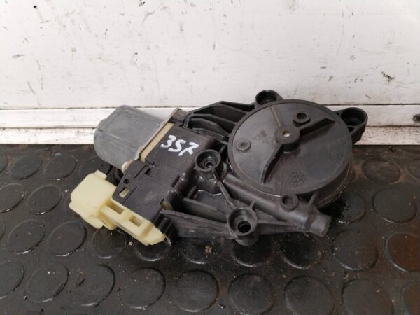 MOTOR ELEVALUNAS DELANTERO IZQUIERDO 110882