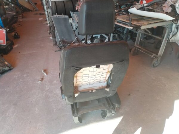 ASIENTO DELANTERO IZQUIERDO 111101