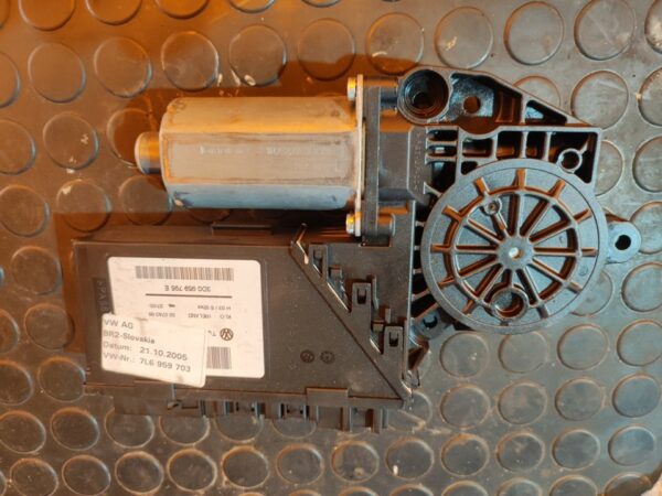 MOTOR ELEVALUNAS TRASERO IZQUIERDO 106389