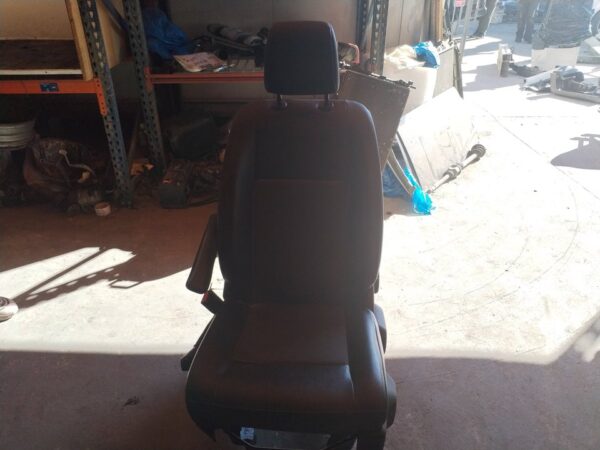 ASIENTO DELANTERO IZQUIERDO 111101