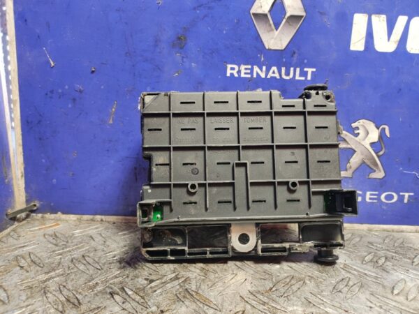 CAJA RELES / FUSIBLES 103997