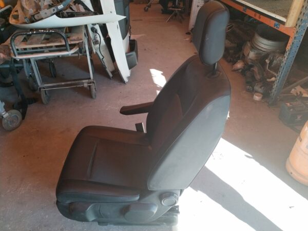 ASIENTO DELANTERO IZQUIERDO 111101