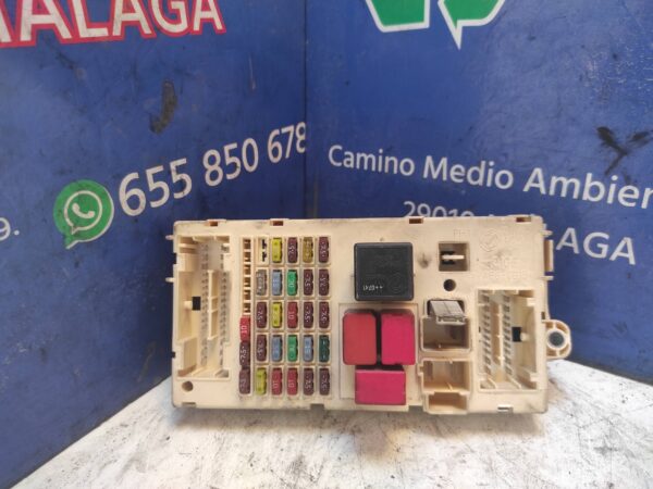 CAJA RELES / FUSIBLES 95555