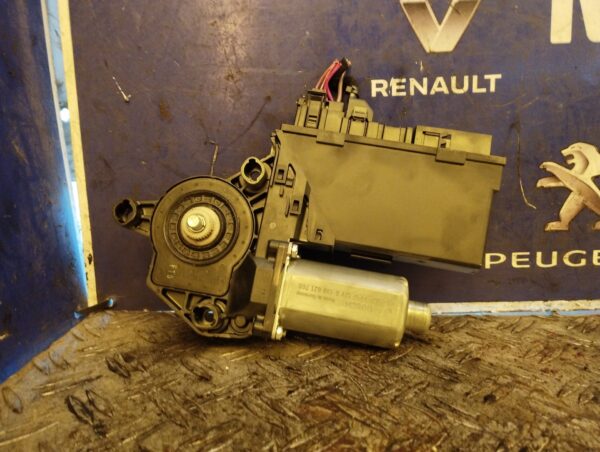 MOTOR ELEVALUNAS TRASERO DERECHO 99067