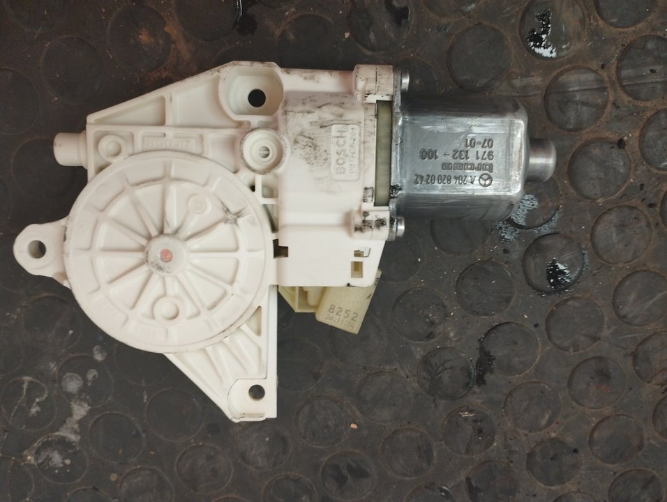 MOTOR ELEVALUNAS DELANTERO DERECHO 105601