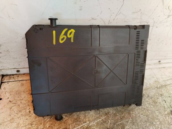 CAJA RELES / FUSIBLES 115146