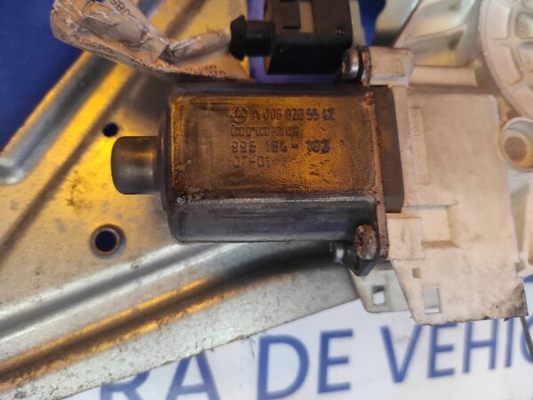 MOTOR ELEVALUNAS DELANTERO DERECHO 93992