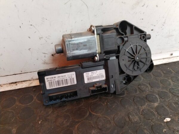 MOTOR ELEVALUNAS DELANTERO IZQUIERDO 113270