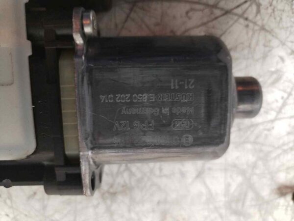 MOTOR ELEVALUNAS TRASERO DERECHO 116623