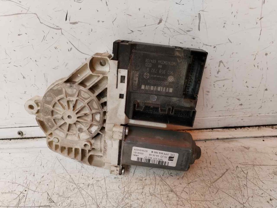 MOTOR ELEVALUNAS DELANTERO DERECHO 116415