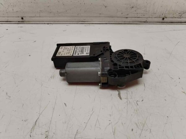 MOTOR ELEVALUNAS DELANTERO DERECHO 117004