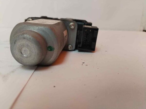 MOTOR ELEVALUNAS DELANTERO DERECHO 117088