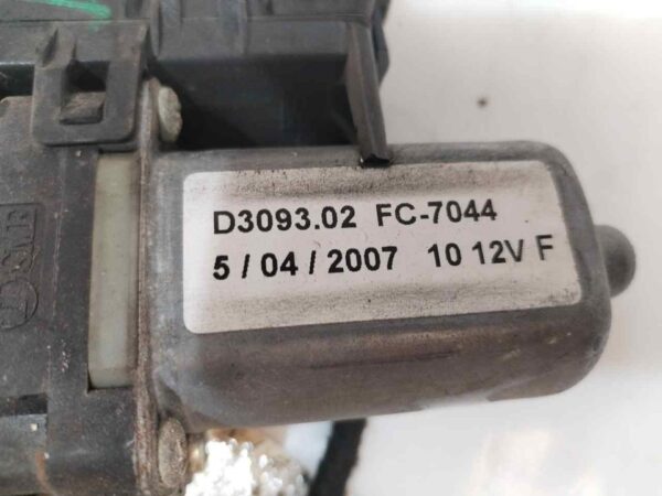 MOTOR ELEVALUNAS DELANTERO IZQUIERDO 121667